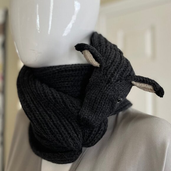 Scarf - handknit - wool - cute badger/dog with mouth closure - Picture 5 of 10